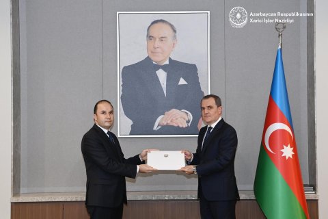 XİN Başçısı Tacikistanın yeni səfirini qəbul etdi