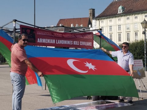 Avstriyada yaşayan Azərbaycan icması etiraz aksiyası keçirdi