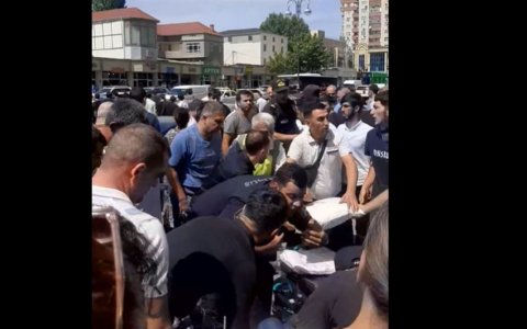 “İnşaatçılar” stansiyası yaxınlığında qadın tanışı tərəfindən bıçaqlandı
