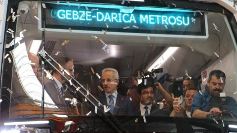 Türkiyədə ilk yerli sürücüsüz metro istifadəyə verildi