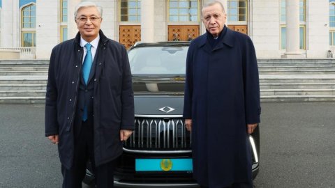 Ərdoğan Tokayevə TOGG elektromobili hədiyyə etdi