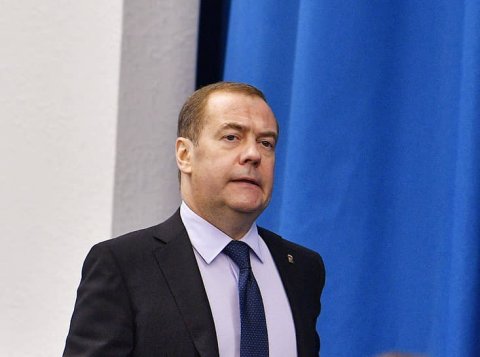 Medvedevdən Putinə dəstək: “Namizədliyini irəli sürmək qərarı məntiqlidir..”