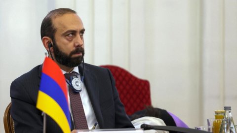 Mirzoyan: “Moldova və Ukraynanın Aİ ilə üzvlük danışıqlarını alqışlayırıq”