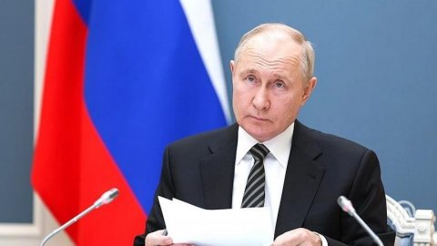 Putin Belarusla hərbi kadrların birgə hazırlanmasıyla bağlı qanun imzaladı