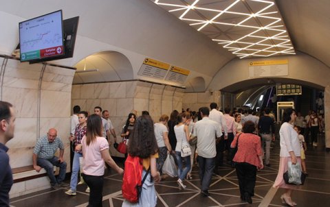 Metroda dava salan hər iki xanım sərnişin həbs olundu