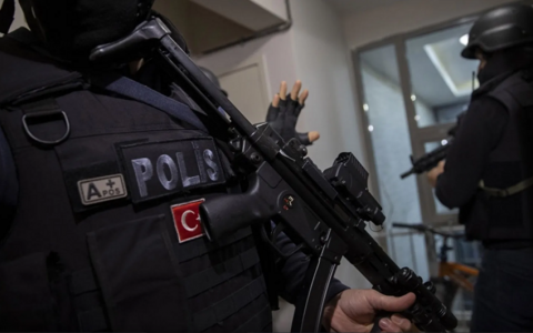 İstanbulda kilsəyə silahlı hücum - Ölən var