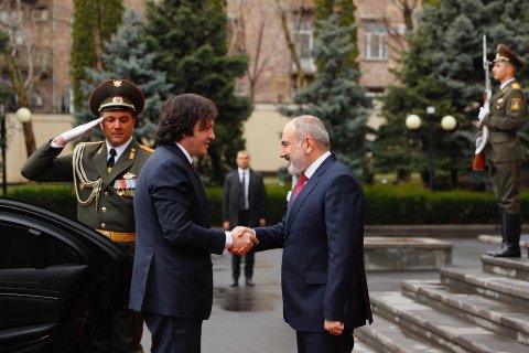 Gürcüstanın Baş naziri Paşinyanla görüşdü