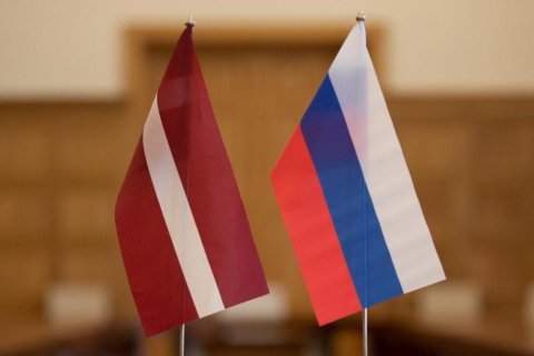 Latviya rus diplomatı ölkədən xaric edir
