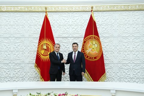 XİN Başçısı Qırğızıstan Prezidenti ilə görüşdü