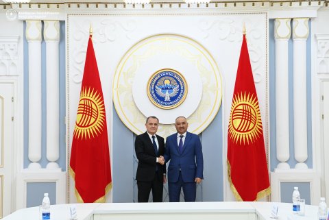 Ceyhun Bayramov Qırğızıstan parlamentinin sədriylə görüşdü