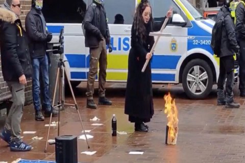 Stokholmda yenə Quran yandırdılar