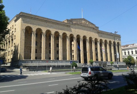 Gürcüstan parlamenti qalmaqallı qanunu qəbul etdi