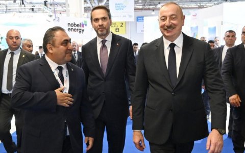 Prezidentə “Caspian Energy” jurnalı təqdim edildi