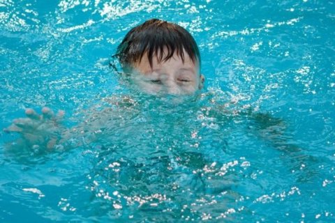 Şərurda 7 yaşlı uşaq hovuzda boğuldu