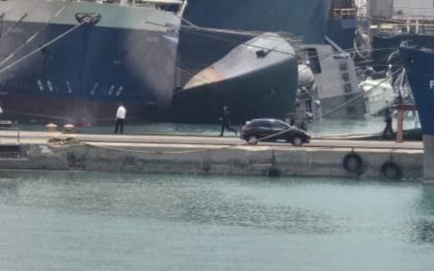 İranın hərbi gəmisi qəzaya uğradı