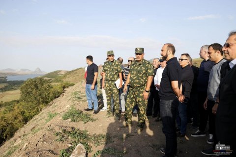 Mirzoyan erməni diplomatları Azərbaycanla sərhədə gətirdi