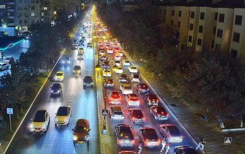 Maşın piyadanı vurdu, sıxlıq yarandı