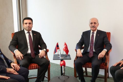 Kurtulmuş erməni həmkarı ilə görüşdü