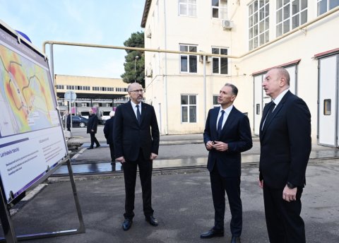 Prezident yeni nəsil metro qatarları ilə tanış oldu - FOTO