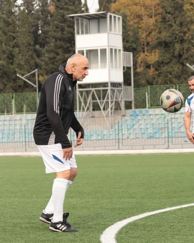 Veteran futbolçular meydanda: Qurban Qurbanov qol vurdu - FOTO