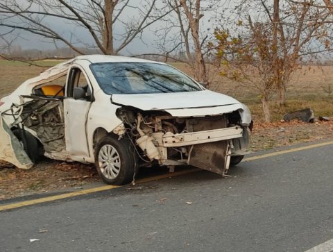 Qaxda "Nissan" ağaca çırpıldı: iki aylıq körpə öldü