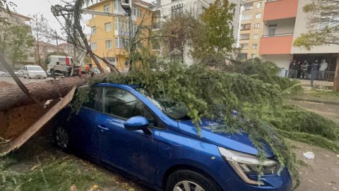 İstanbulda fırtına yaşandı