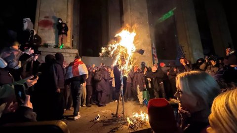 Gürcüstan parlamentindən son görüntülər