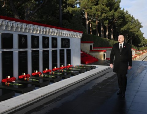 Prezident Şəhidlər xiyabanını ziyarət etdi - FOTO