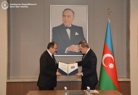 Nazir Cahit Bağçını belə yola saldı - FOTO