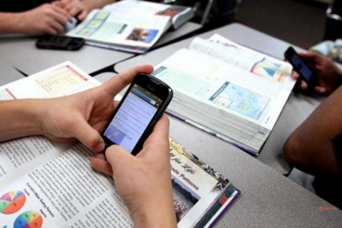 Azərbaycanın bütün məktəblərində telefon qadağan ediləcək