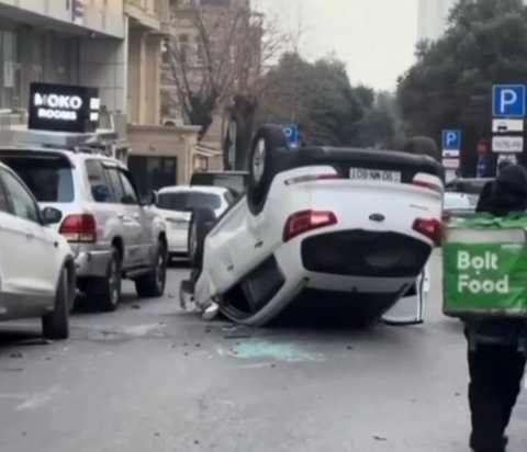 Bakıda "Kia" 4 maşını əzib aşdı