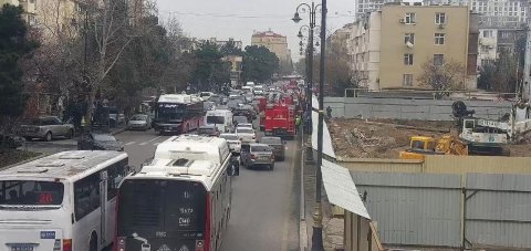 Bakıda yanğına görə tıxac yarandı