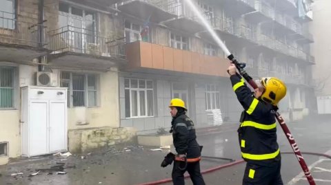 Bakıda beşmərtəbəli binada yanğın: sakinlər təxliyə edildi