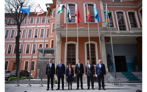 Türk dünyasının yeni bayrağı qaldırıldı