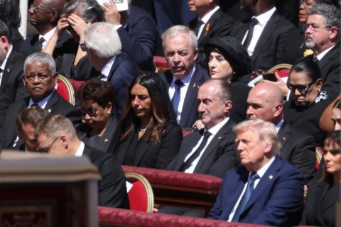 Sahibə Qafarova Papanın dəfnində - FOTO