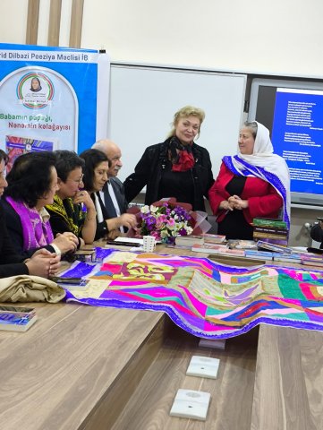 "Babamın papağı, nənəmin kəlağayısı" kitabının təqdimatı keçirilib