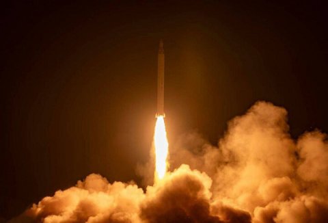 İran yeni balistik raketini təqdim etdi