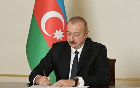 Prezident məscidin təmirinə pul ayırdı
