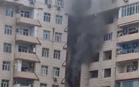 Bakıda yaşayış binasında yanğın söndürüldü