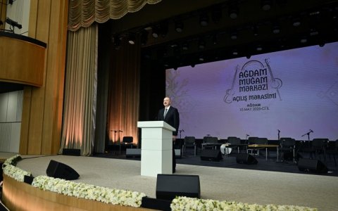 Xarici qonaqlar öz təəccübünü gizlədə bilmirlər
