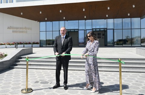 İlham Əliyevlə xanımı Ağdam Muğam Mərkəzinin açılışında - FOTO