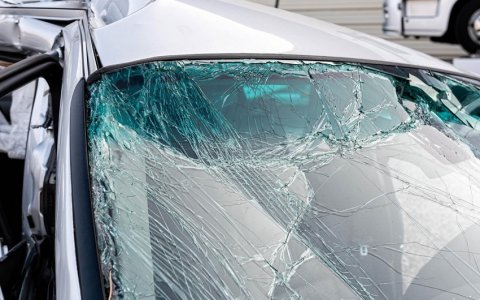 Şabranda minik və yük avtomobili toqquşdu - 2 ölü