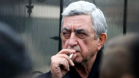 Sarkisyanı məhkəmədə sıxırlar