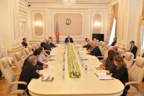 Məzahir Pənahov iclas keçirdi