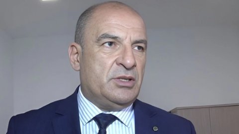 Döyülən direktor işdən çıxarıldı