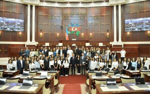 Qarabağ Universitetinin tələbələri Milli Məclisdə - FOTO