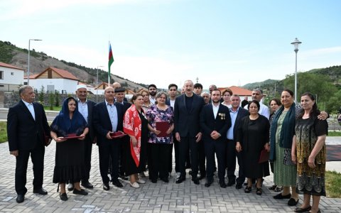 Prezidentin Bəylik sakinləri ilə səmimi söhbəti
