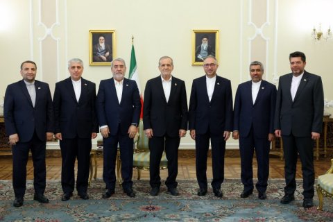 Pezeşkian yeni səfiri qəbul etdi
