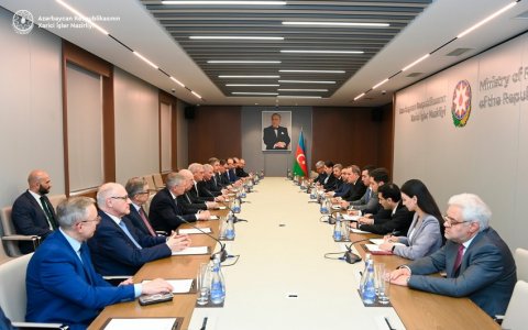 Rusiya diplomatları Bakıya gəldilər