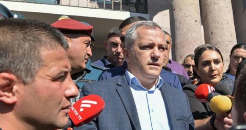 Şahramanyan yenə dindirildi